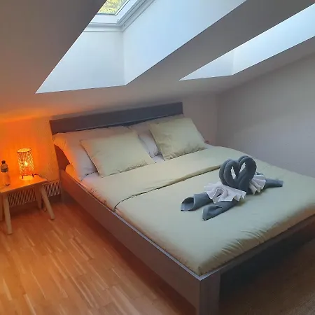 Riviera - Private In A Shared Quarto em Acomodações Particulares