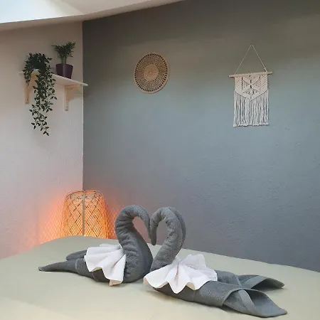 Riviera - Private In A Shared فيفي