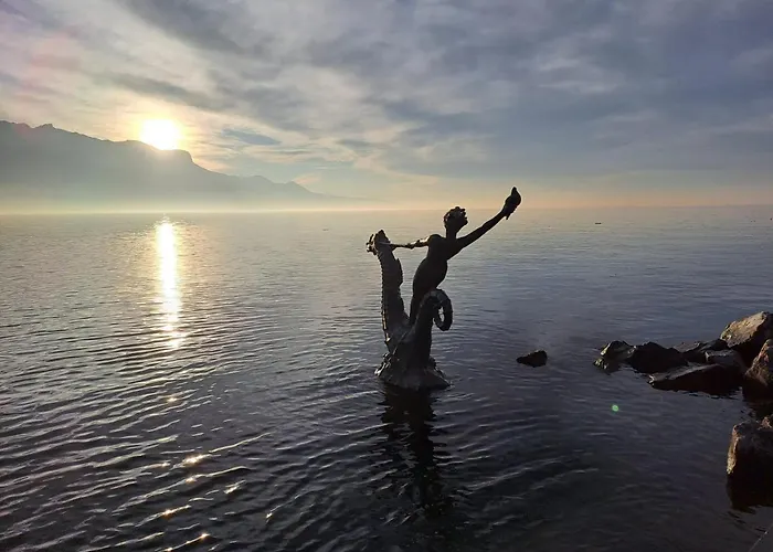 Riviera - Private In A Shared * فيفي